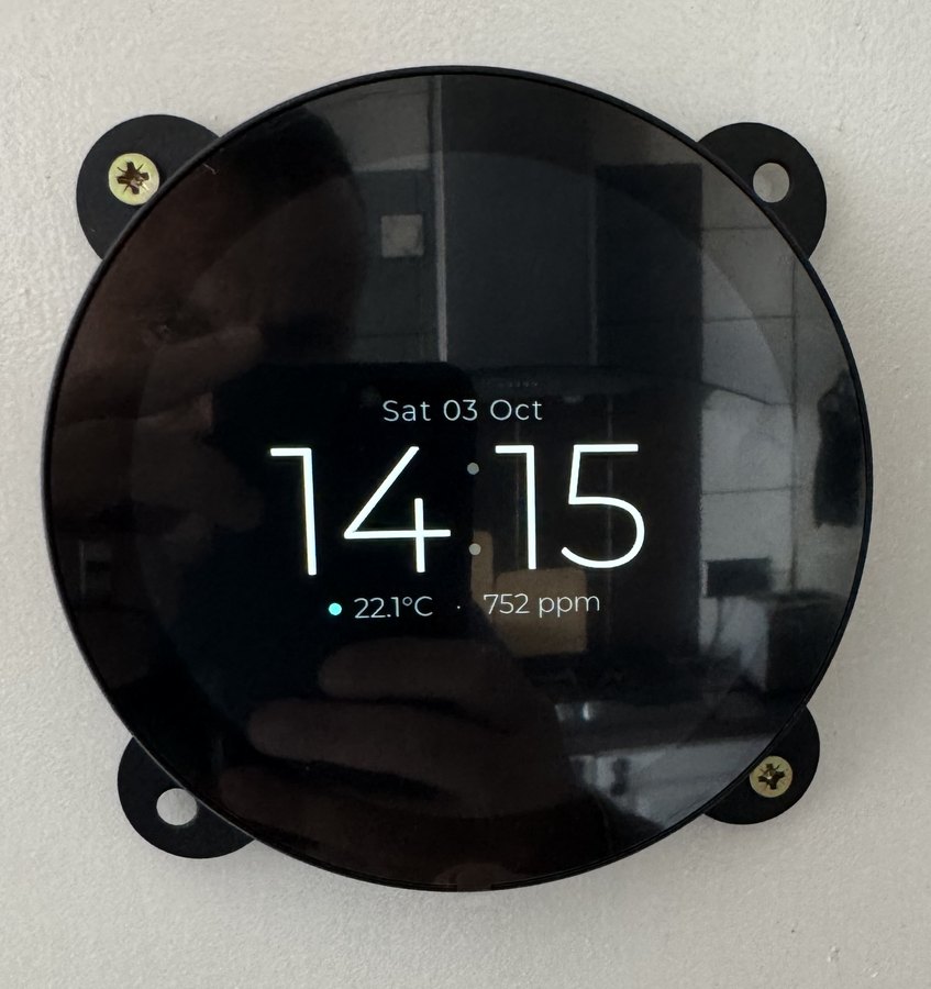 X2 Round Wall Screen